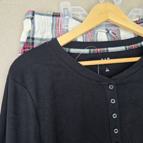 GAP holiday Women's Long Sleeve Thermal Shirt and Flannel Pant 2 Piece - Picture 3 of 10